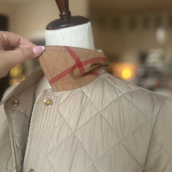 Burberry Beige Quilted Puffer Jacket - Picture 6 of 7